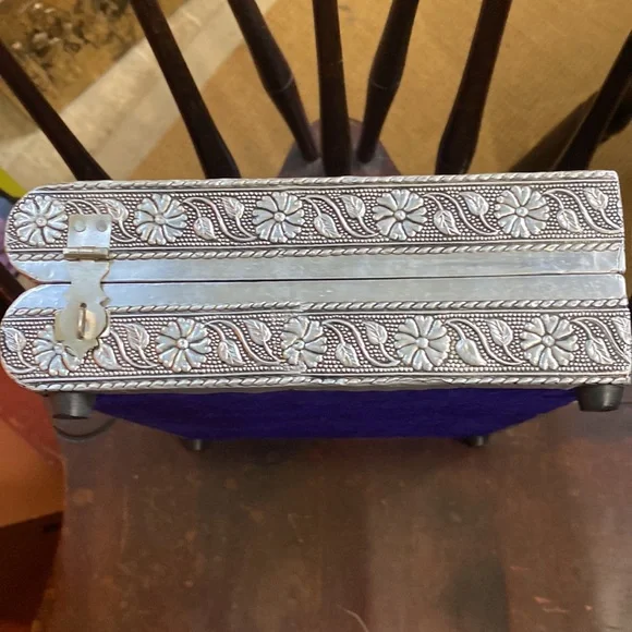 Fantastic LargeVintage Heavily Embossed Locking Jewelry Box EUC